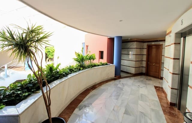 Kontor til salgs i Puerto Banus, Marbella med garasje - € 420 000 (Ref: 9509625)