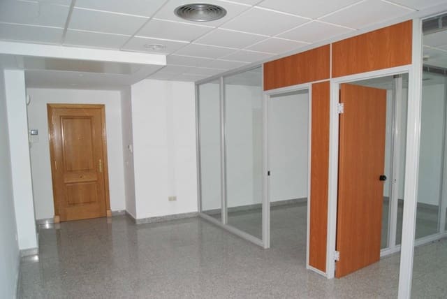 Kontor til salgs i Puerto Banus, Marbella med garasje - € 420 000 (Ref: 9509625)