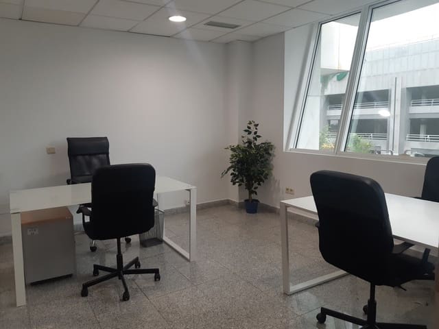 Kantoor te koop in Puerto Banus, Marbella met garage - € 420.000 (Ref: 9509625)