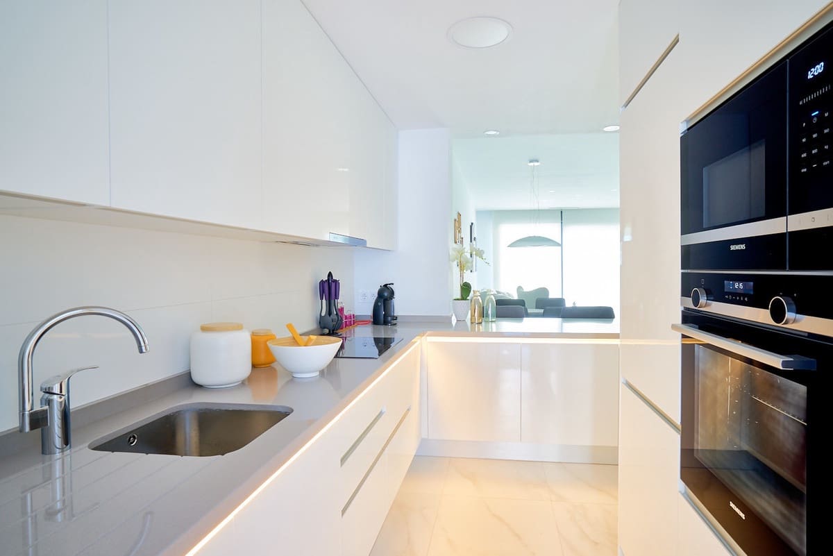 2 soverom Leilighet til salgs i Estepona med svømmebasseng garasje - € 540 000 (Ref: 9509629)