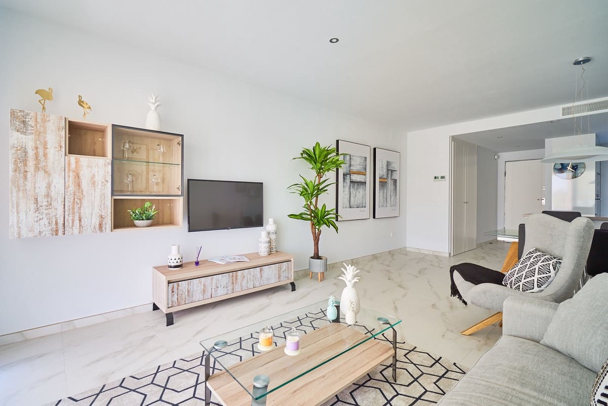 2 soverom Leilighet til salgs i Estepona med svømmebasseng garasje - € 540 000 (Ref: 9509629)