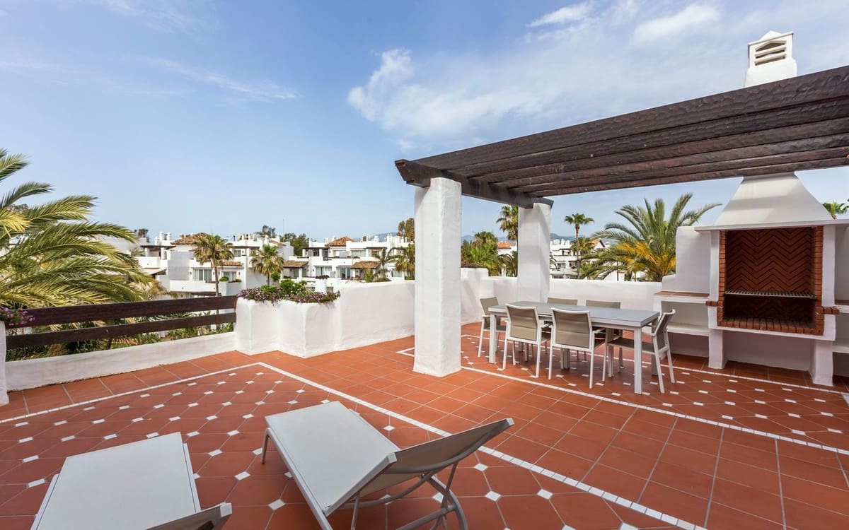3 soverom Penthouse til salgs i Puerto Banus med svømmebasseng - € 2 100 000 (Ref: 9509630)