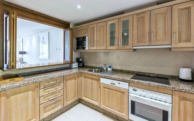 3 soverom Penthouse til salgs i Puerto Banus, Marbella med svømmebasseng - € 2 100 000 (Ref: 9509630)