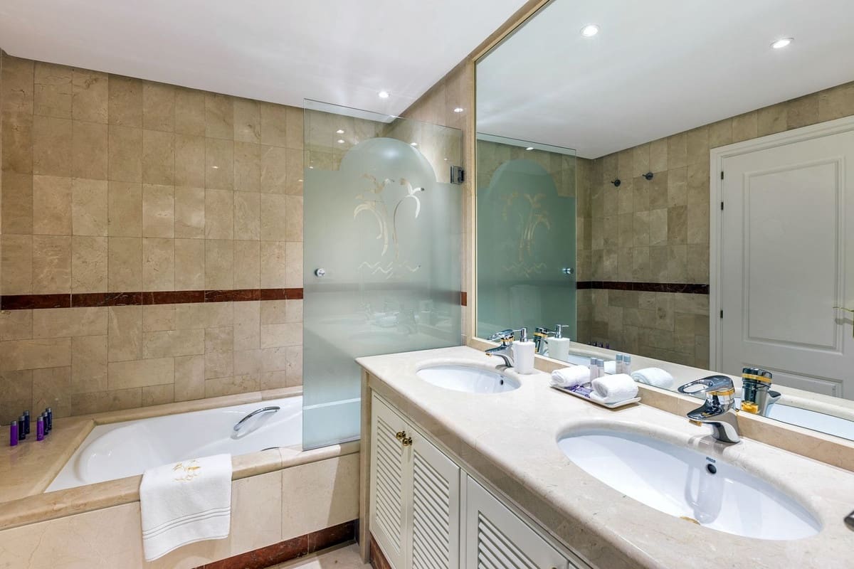 3 soverom Penthouse til salgs i Puerto Banus med svømmebasseng - € 2 100 000 (Ref: 9509630)