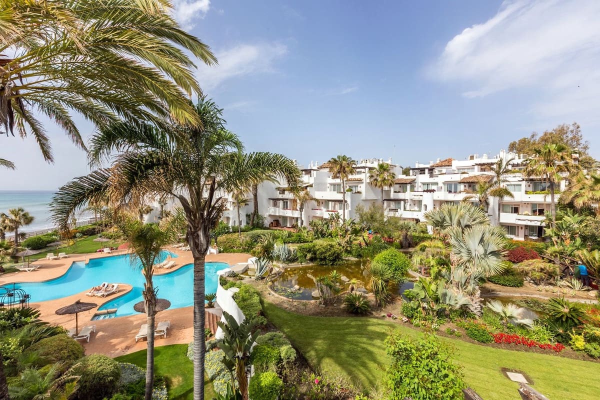 3 soverom Penthouse til salgs i Puerto Banus med svømmebasseng - € 2 100 000 (Ref: 9509630)