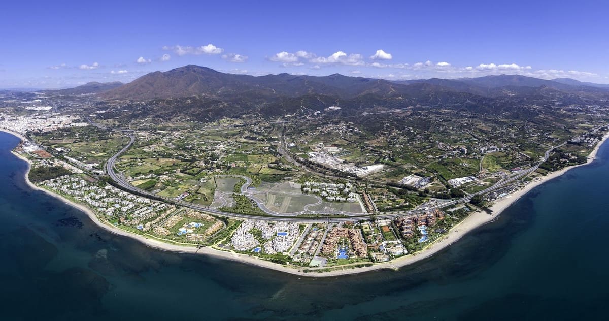 2 bedroom Apartment for sale in Estepona with pool garage - € 725,000 (Ref: 9509633)