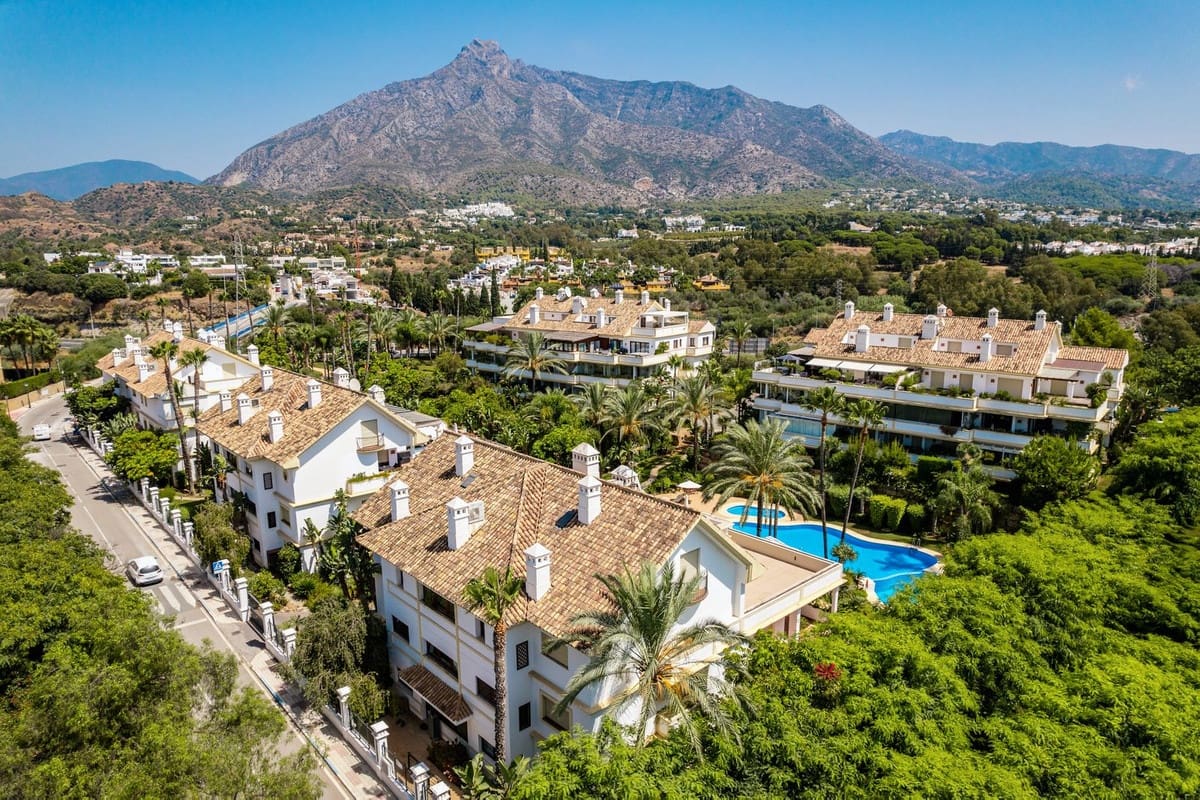 3 quarto Penthouse para venda em Marbella com piscina garagem - 2 250 000 € (Ref: 9509635)