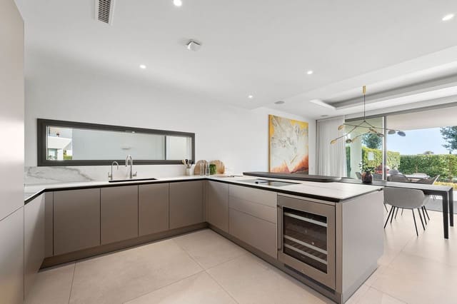 4 slaapkamer Halfvrijstaande villa te koop in Nueva Andalucia, Marbella met zwembad garage - € 4.650.000 (Ref: 9509654)