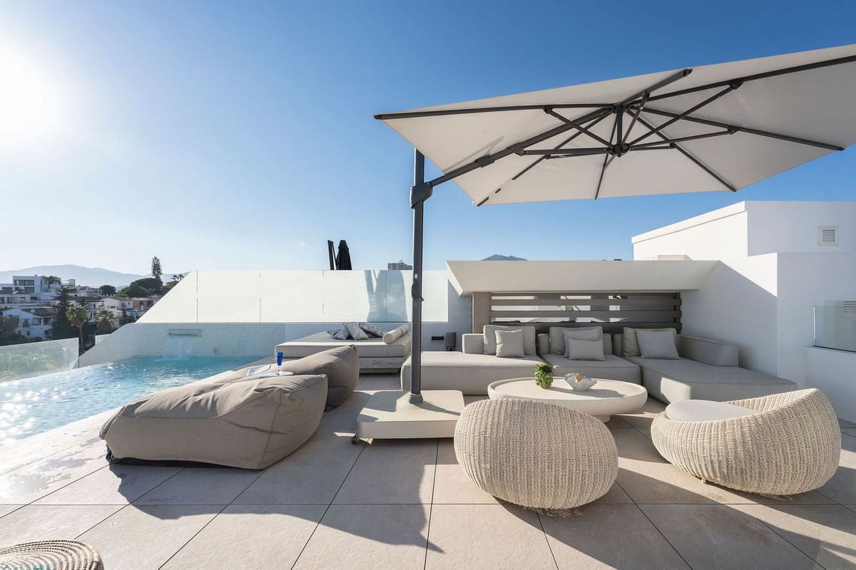 4 slaapkamer Halfvrijstaande villa te koop in Nueva Andalucia met zwembad garage - € 4.650.000 (Ref: 9509654)