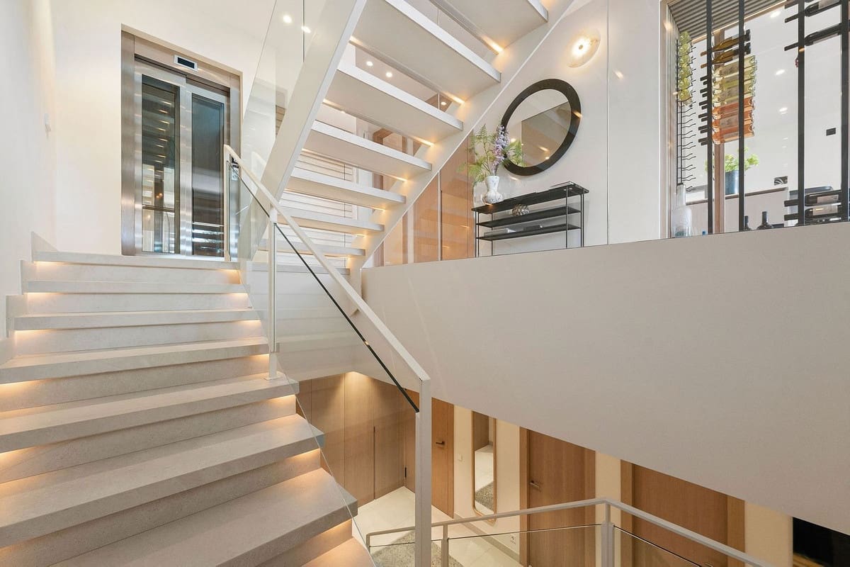 4 slaapkamer Halfvrijstaande villa te koop in Nueva Andalucia met zwembad garage - € 4.650.000 (Ref: 9509654)