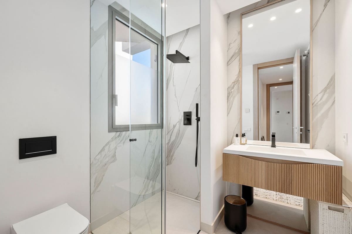 4 slaapkamer Halfvrijstaande villa te koop in Nueva Andalucia met zwembad garage - € 4.650.000 (Ref: 9509654)