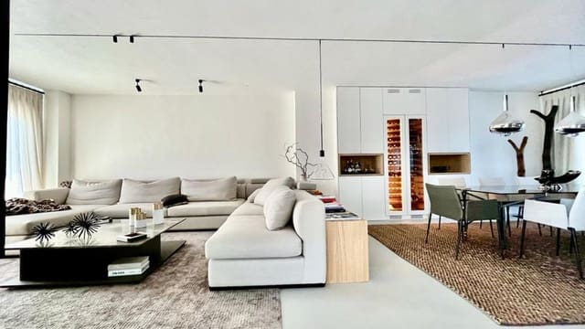 Ático de 4 habitaciones en Puerto Banus, Marbella en venta con piscina garaje - 4.500.000 € (Ref: 9509662)
