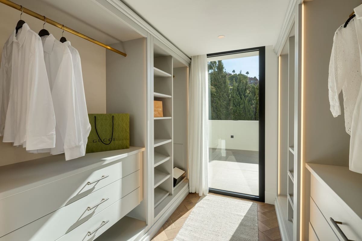 6 bedroom Villa for sale in Nueva Andalucia with pool garage - € 5,850,000 (Ref: 9509664)