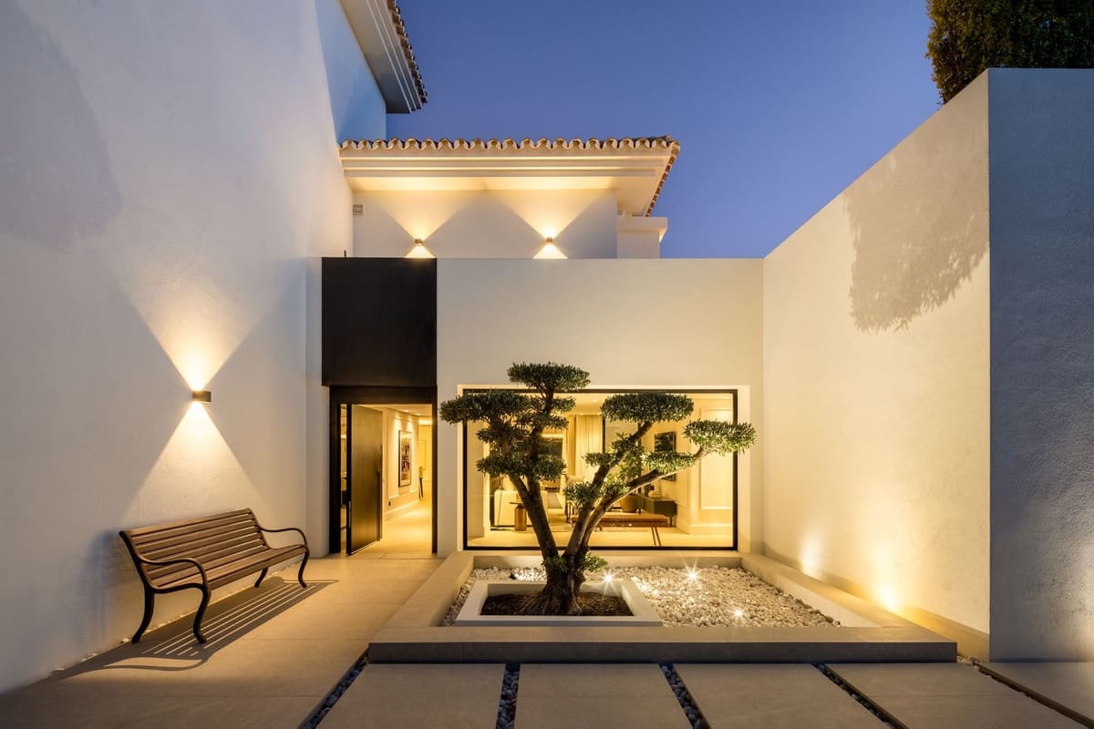 6 bedroom Villa for sale in Nueva Andalucia with pool garage - € 5,850,000 (Ref: 9509664)