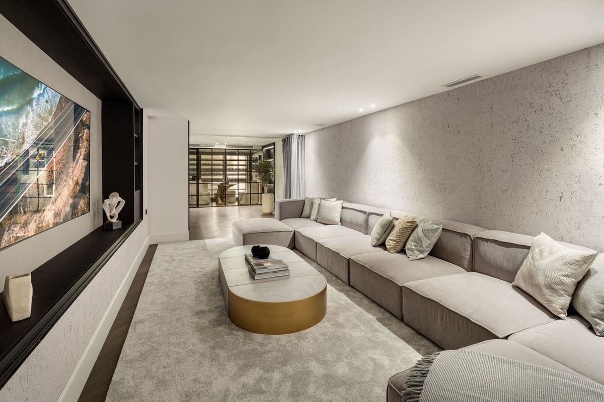 6 bedroom Villa for sale in Nueva Andalucia with pool garage - € 5,850,000 (Ref: 9509664)