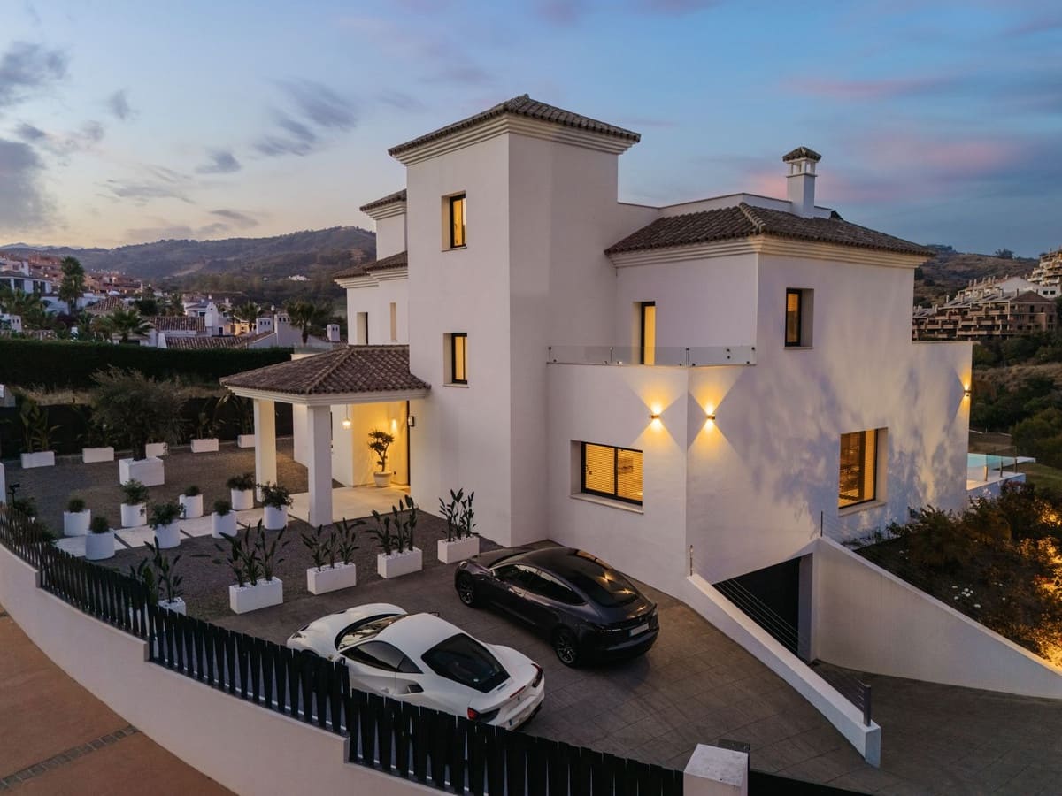 5 sypialnia Willa na sprzedaż w Elviria z basenem garażem - 3 200 000 € (Ref: 9509667)