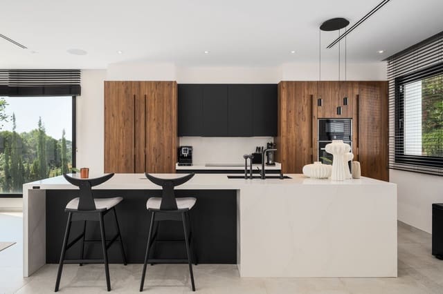 5 sypialnia Willa na sprzedaż w Elviria, Marbella z basenem garażem - 3 200 000 € (Ref: 9509667)