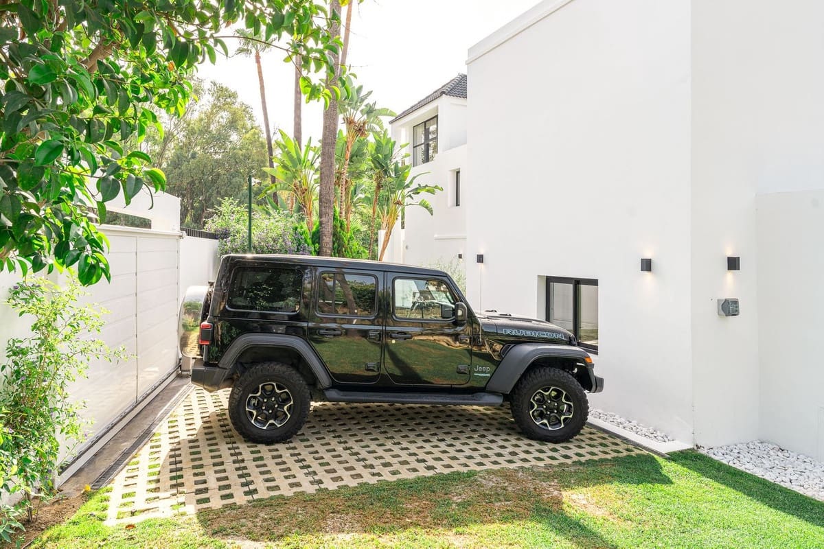 Chalet de 4 habitaciones en Marbella en venta con piscina garaje - 3.395.000 € (Ref: 9509675)