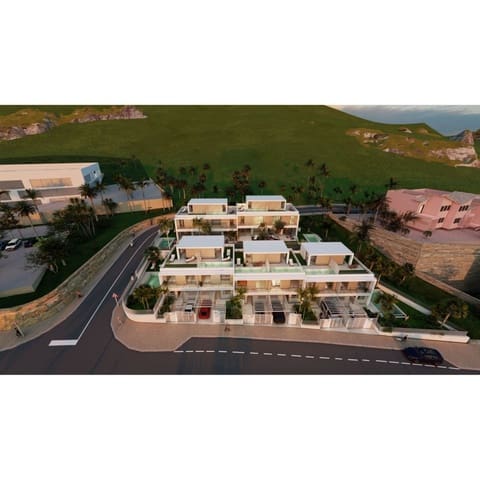 4 quarto Moradia Geminada para venda em Estepona com piscina garagem - 730 000 € (Ref: 9518029)