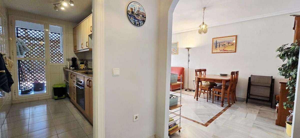 2 soverom Leilighet til salgs i Nueva Andalucia med svømmebasseng garasje - € 450 000 (Ref: 9521067)