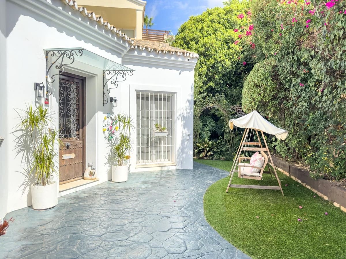 Chalet de 4 habitaciones en Marbella en venta con piscina - 999.000 € (Ref: 9528420)