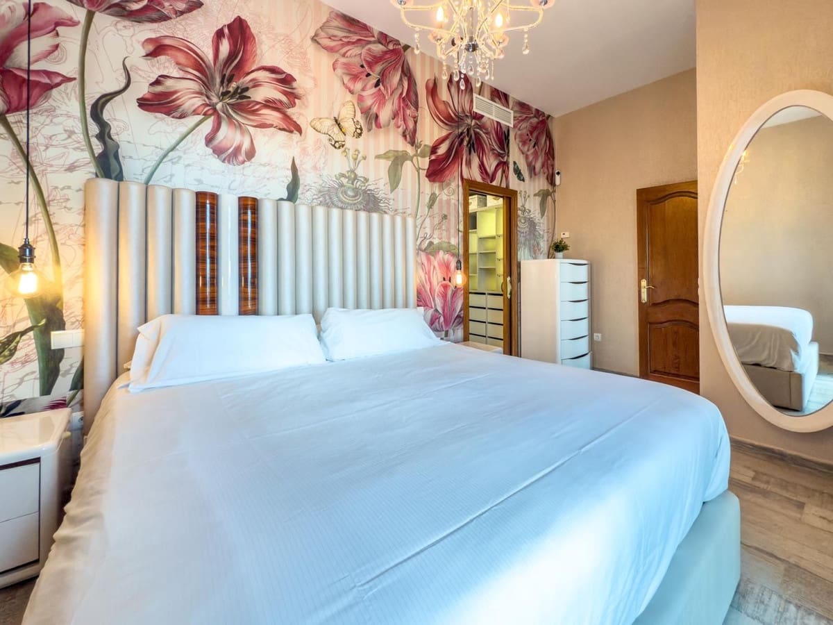 4 bedroom Villa for sale in Marbella with pool - € 999,000 (Ref: 9528420)