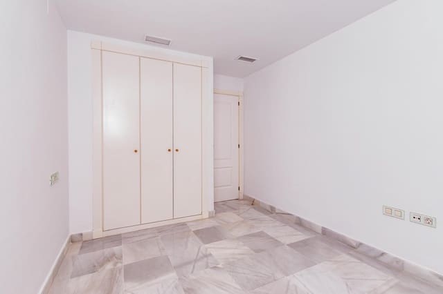 4 sovrum Lägenhet till salu i New Golden Mile, Estepona med pool garage - 850 000 € (Ref: 9532560)