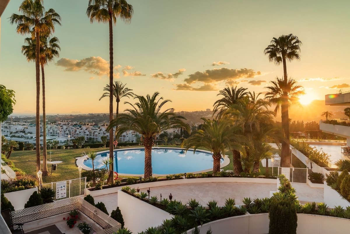 3 soverom Leilighet til salgs i Golden Mile med svømmebasseng garasje - € 1 350 000 (Ref: 9532561)