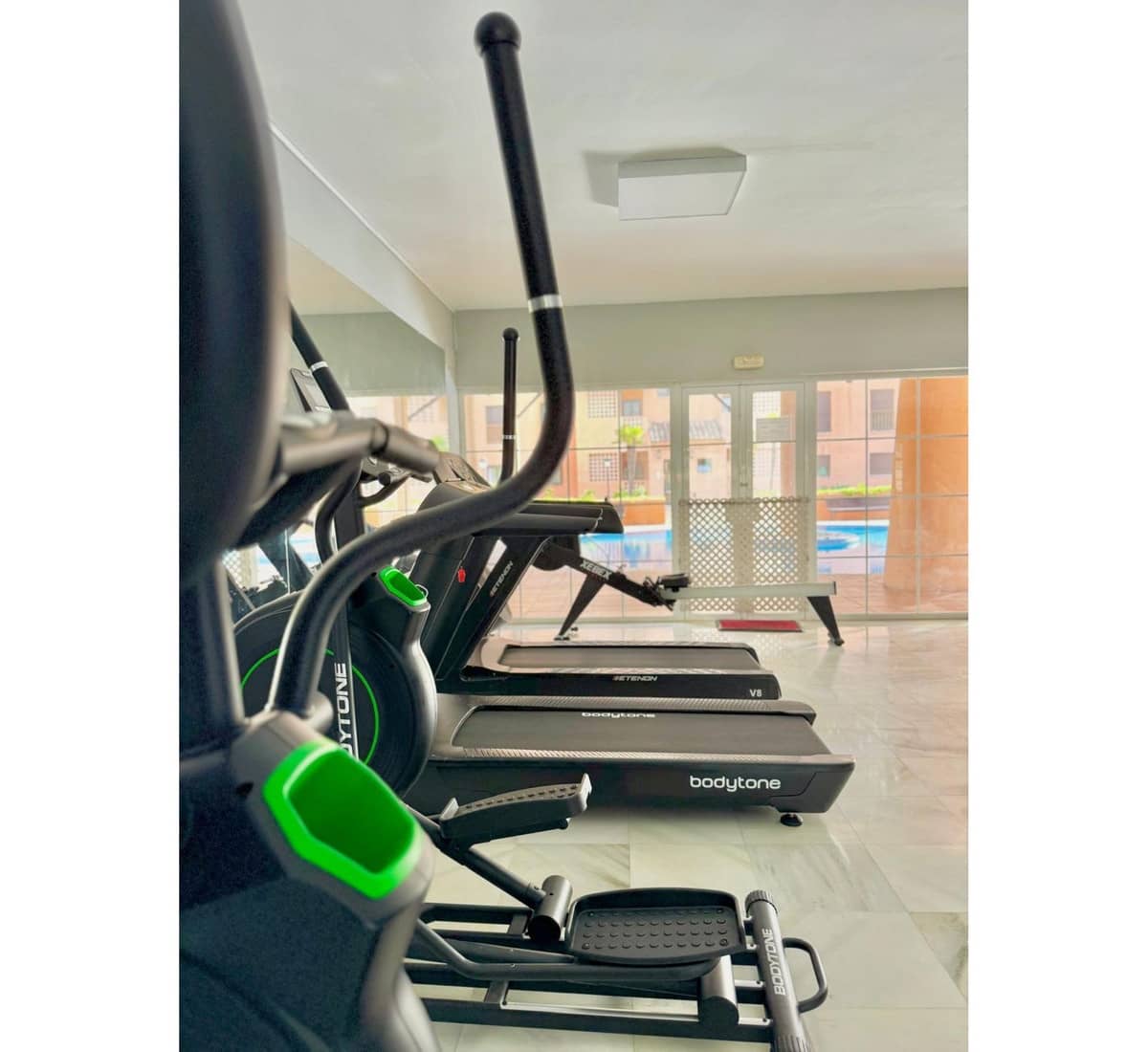 2 chambre Appartement à vendre à Estepona avec piscine garage - 415 000 € (Ref: 9536530)