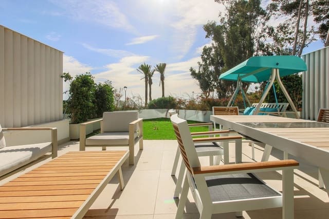 3 soveværelse Byhus til salg i Estepona med swimmingpool garage - € 2.350.000 (Ref: 9538998)