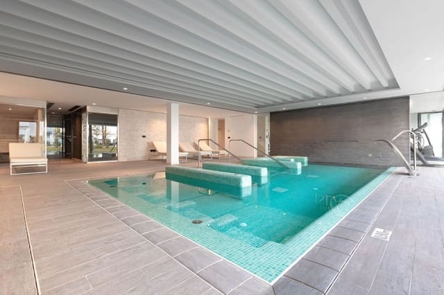 3 soveværelse Byhus til salg i Estepona med swimmingpool garage - € 2.350.000 (Ref: 9538998)