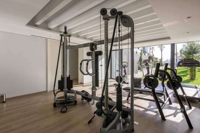 3 soveværelse Byhus til salg i Estepona med swimmingpool garage - € 2.350.000 (Ref: 9538998)