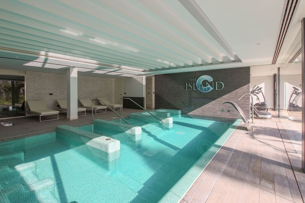 3 soverom Hus til salgs i Estepona med svømmebasseng garasje - € 3 450 000 (Ref: 9538999)