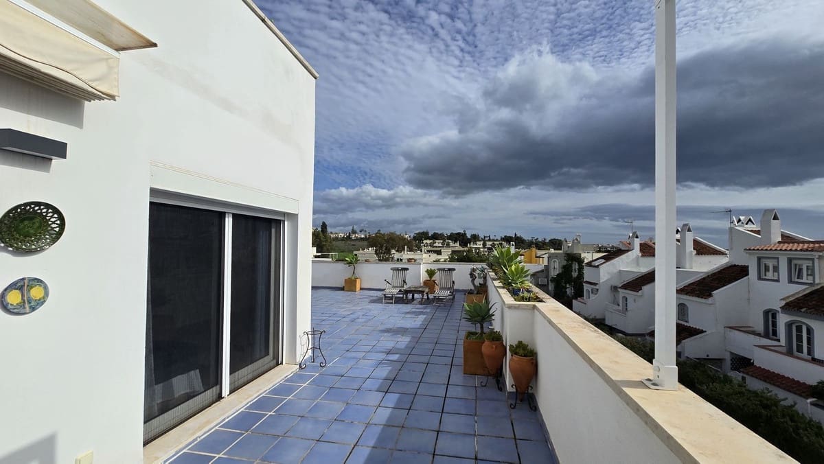 2 chambre Appartement à vendre à Nueva Andalucia avec piscine garage - 460 000 € (Ref: 9557395)