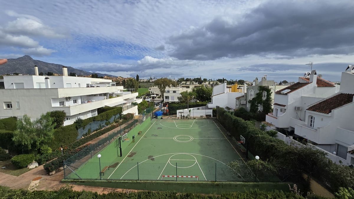 2 chambre Appartement à vendre à Nueva Andalucia avec piscine garage - 460 000 € (Ref: 9557395)