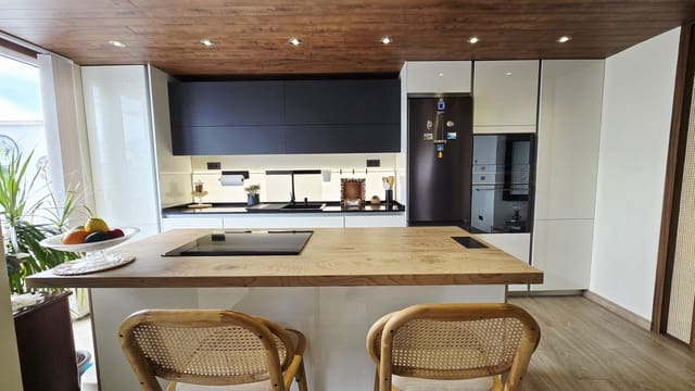 2 chambre Appartement à vendre à Nueva Andalucia, Marbella avec piscine garage - 460 000 € (Ref: 9557395)