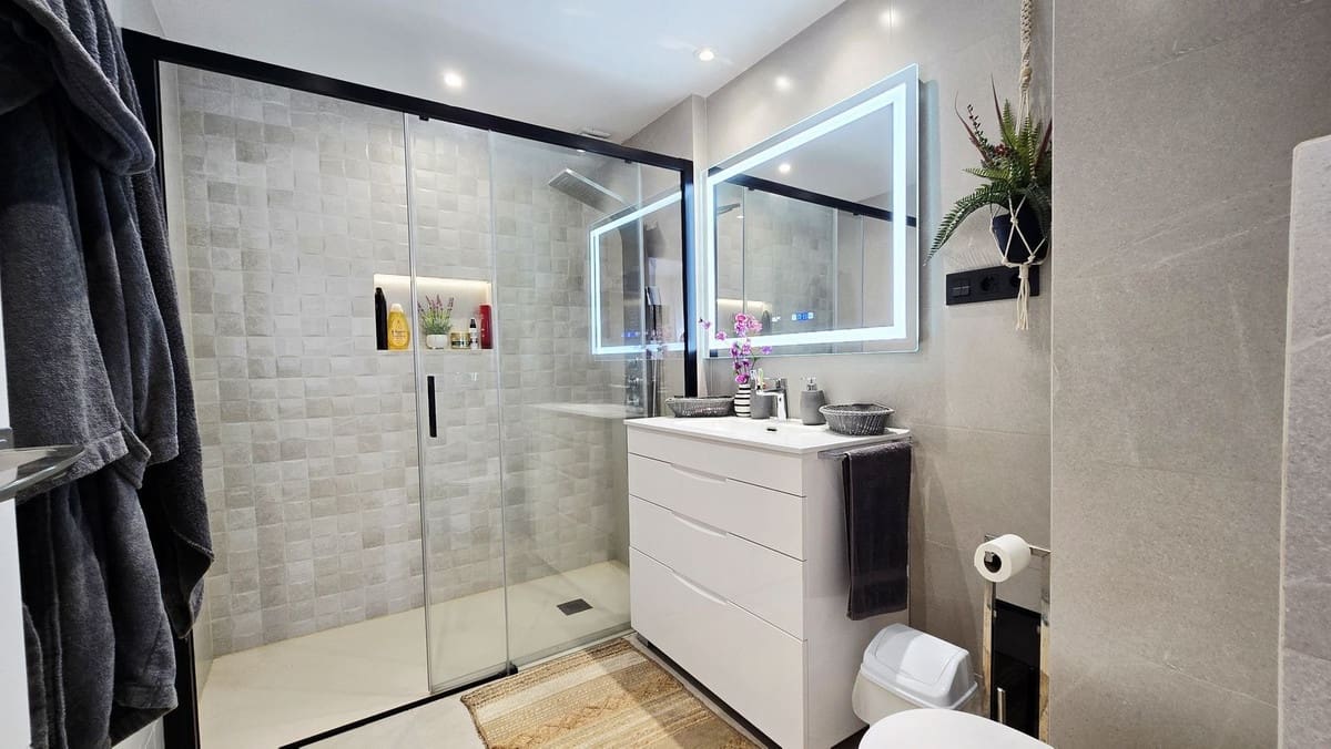 2 soverom Leilighet til salgs i Nueva Andalucia med svømmebasseng garasje - € 460 000 (Ref: 9557395)