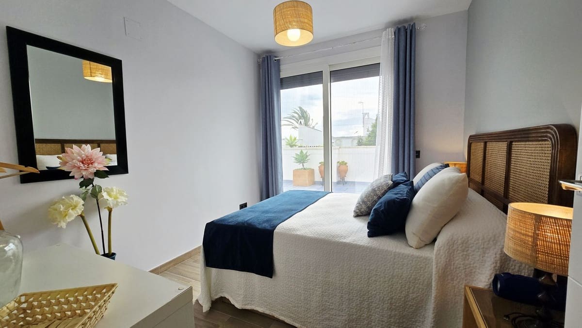 2 soverom Leilighet til salgs i Nueva Andalucia med svømmebasseng garasje - € 460 000 (Ref: 9557395)