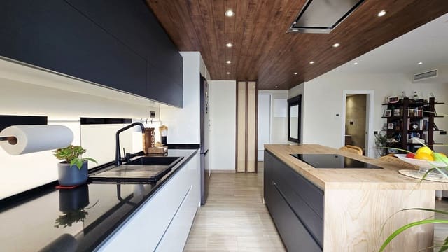 2 bedroom Apartment for sale in Nueva Andalucia, Marbella with pool garage - € 460,000 (Ref: 9557395)