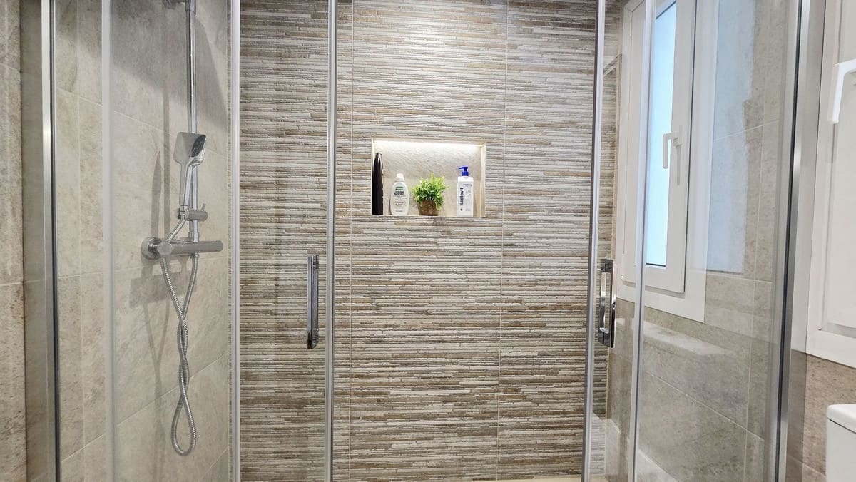 2 soverom Leilighet til salgs i Nueva Andalucia med svømmebasseng garasje - € 460 000 (Ref: 9557395)