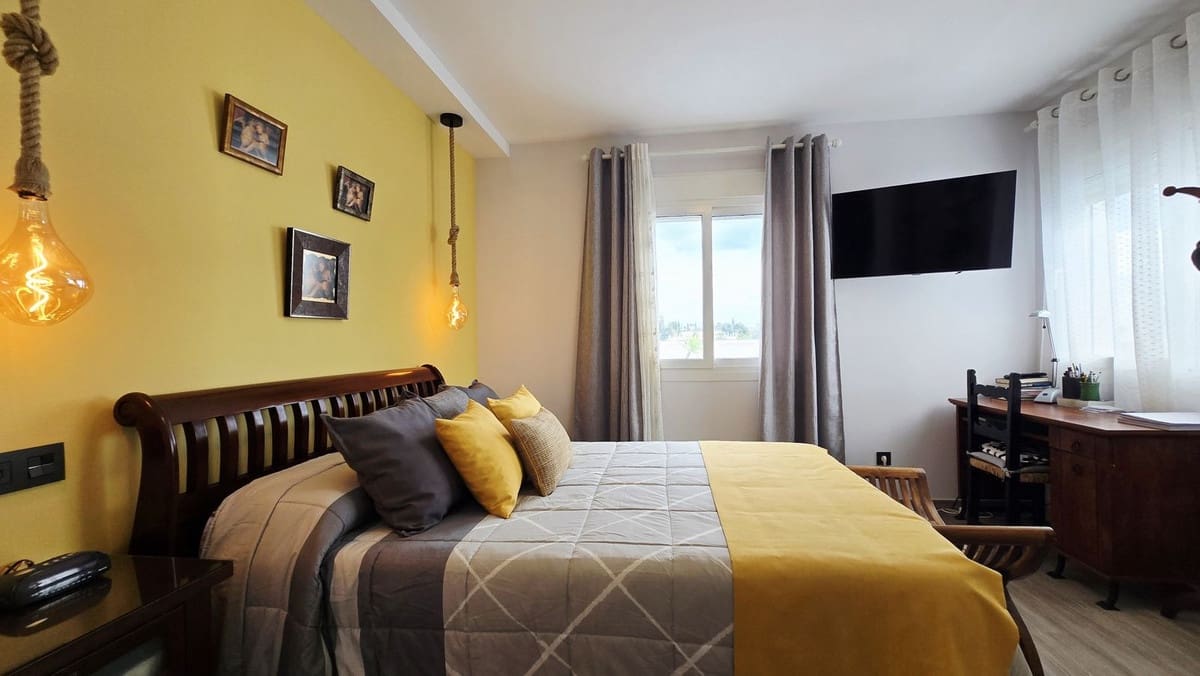 2 soverom Leilighet til salgs i Nueva Andalucia med svømmebasseng garasje - € 460 000 (Ref: 9557395)