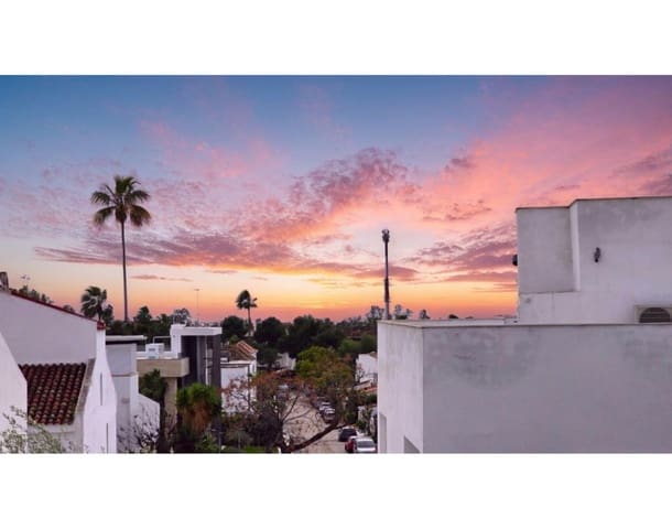 1 sypialnia Apartament na sprzedaż w Nueva Andalucia, Marbella z basenem garażem - 379 000 € (Ref: 9557475)