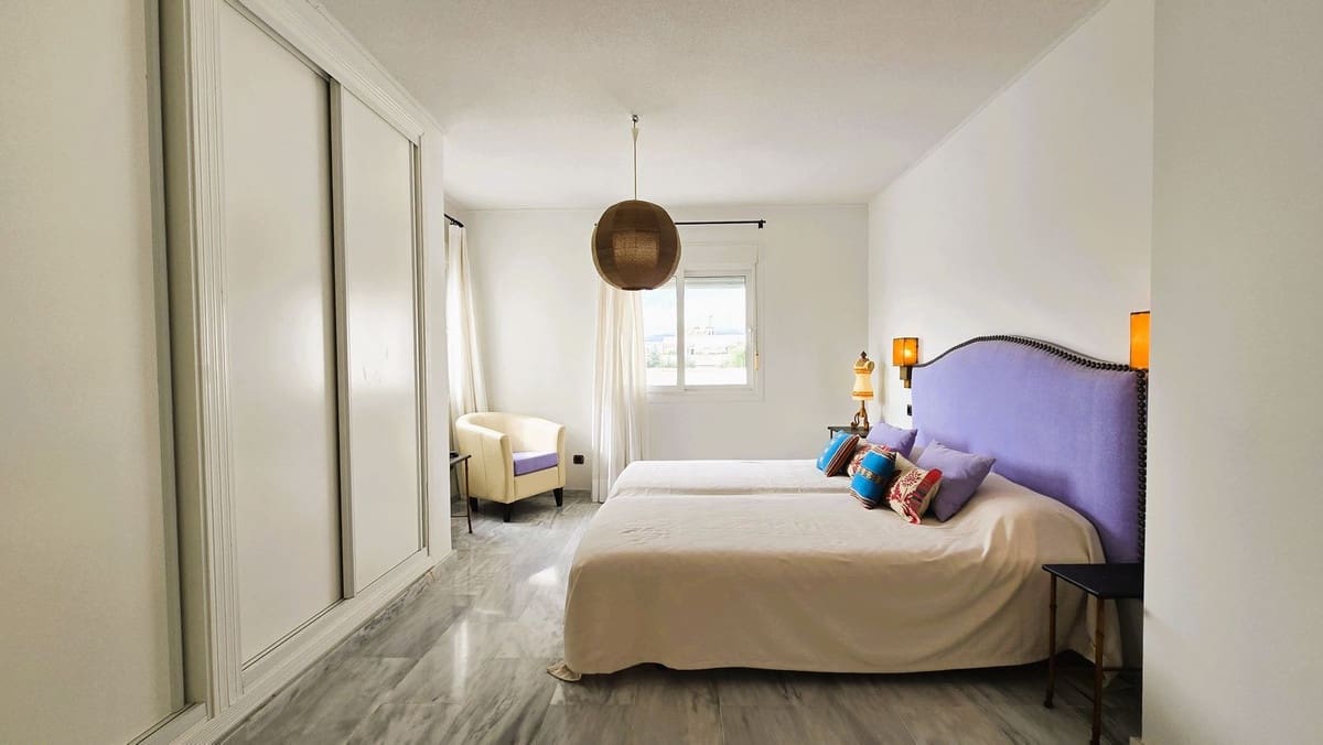 1 soveværelse Lejlighed til salg i Nueva Andalucia med swimmingpool garage - € 369.000 (Ref: 9557475)