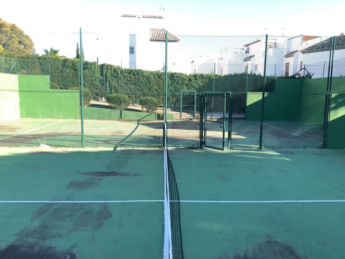 1 soveværelse Lejlighed til salg i Nueva Andalucia med swimmingpool garage - € 369.000 (Ref: 9557475)