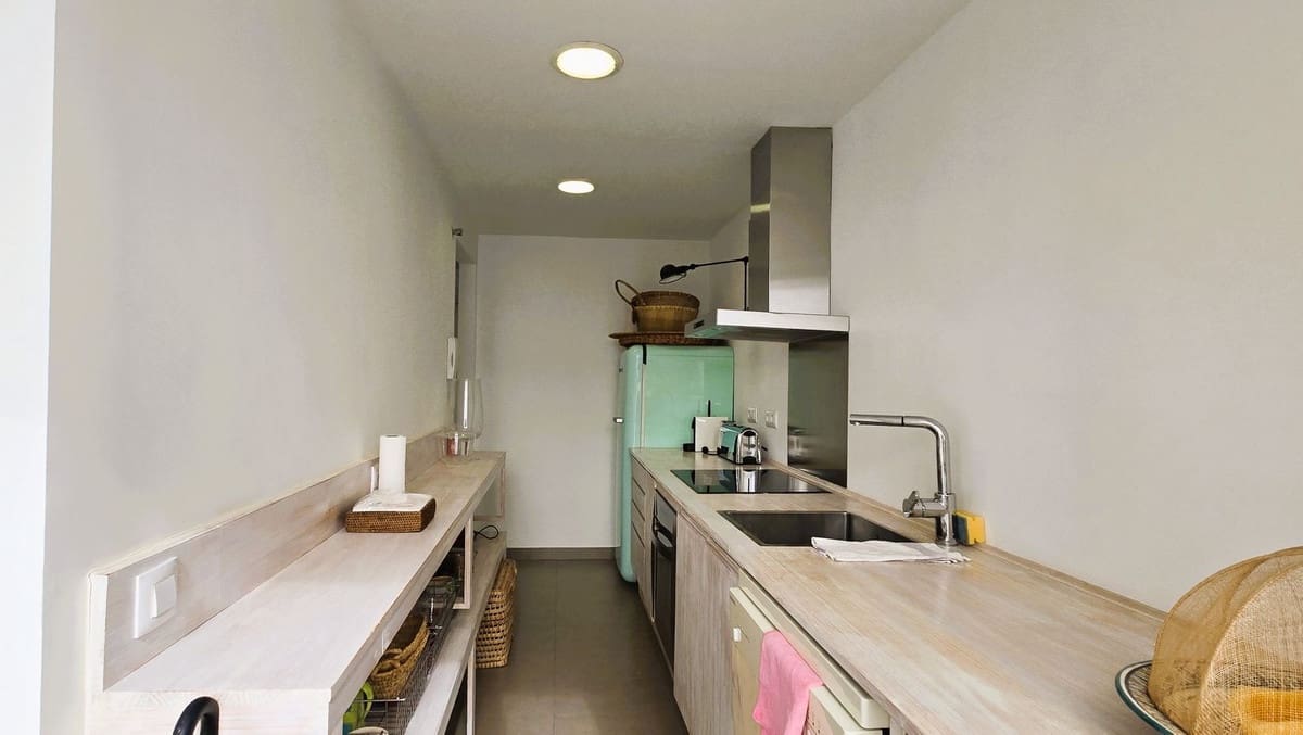 1 bedroom Apartment for sale in Nueva Andalucia with pool garage - € 369,000 (Ref: 9557475)