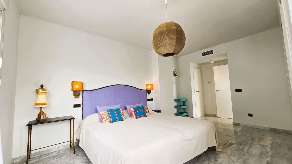 1 bedroom Apartment for sale in Nueva Andalucia with pool garage - € 369,000 (Ref: 9557475)