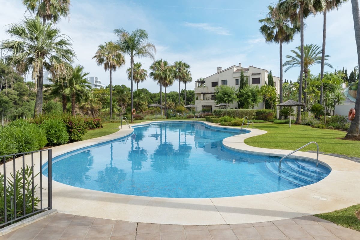 3 soverom Leilighet til leie i La Quinta med svømmebasseng garasje - € 2 500 (Ref: 9560700)