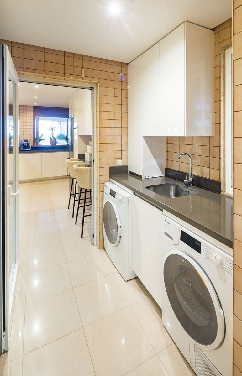 4 sovrum Lägenhet till salu i Nueva Andalucia med pool garage - 895 000 € (Ref: 9562265)