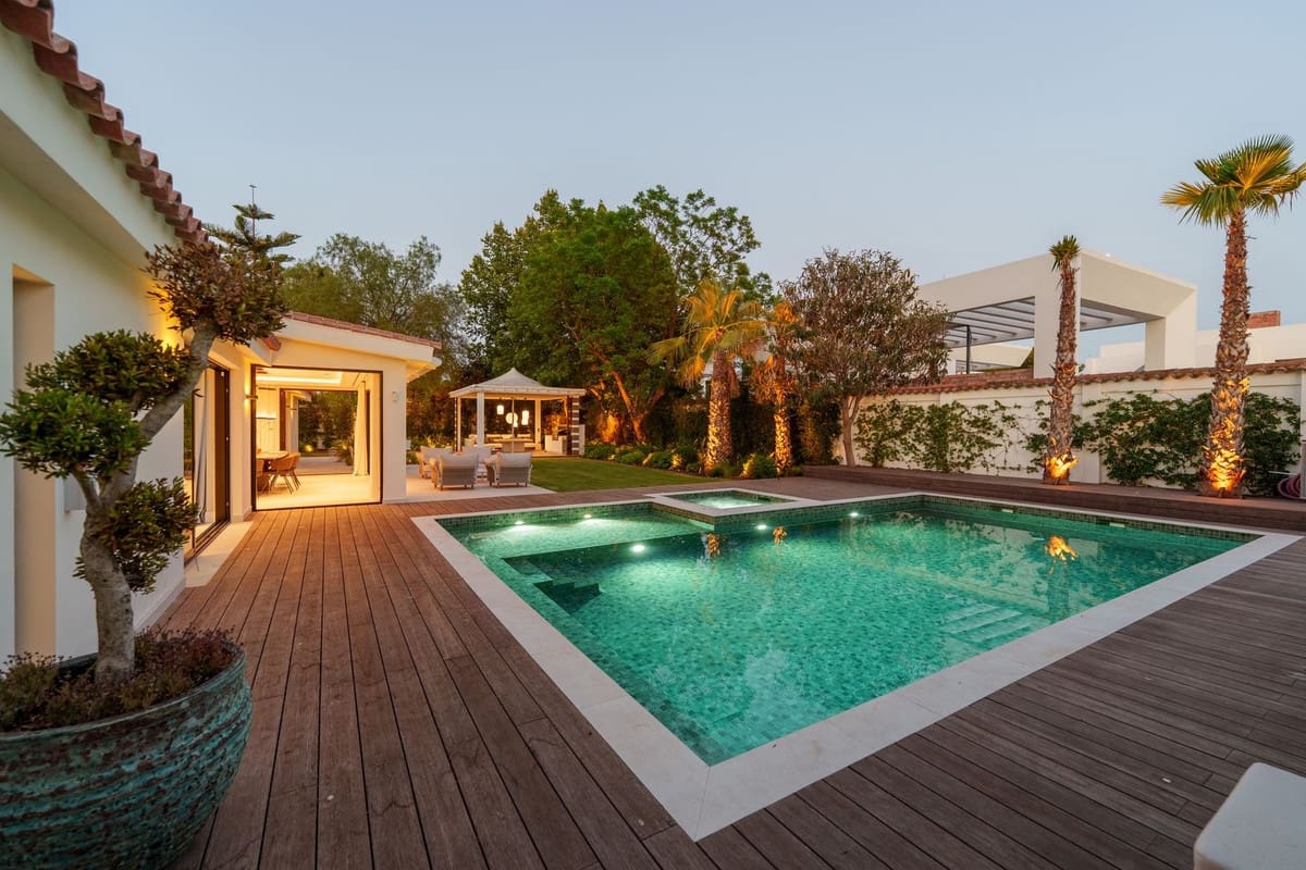 5 bedroom Villa for sale in Puerto Banus with pool garage - € 6,500,000 (Ref: 9578263)