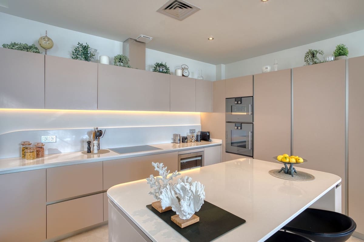 4 bedroom Apartment for sale in Marbella with pool garage - € 3,850,000 (Ref: 9578265)